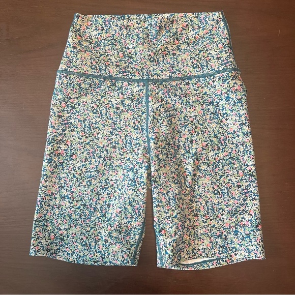 Sage Collective women’s high rise Ditzy print biker shorts. Size small. - Picture 1 of 7